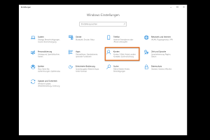 Bildschirm zeigt die Windows-Einstellungen mit einem hervorgehobenen Menüpunkt "Konten".
